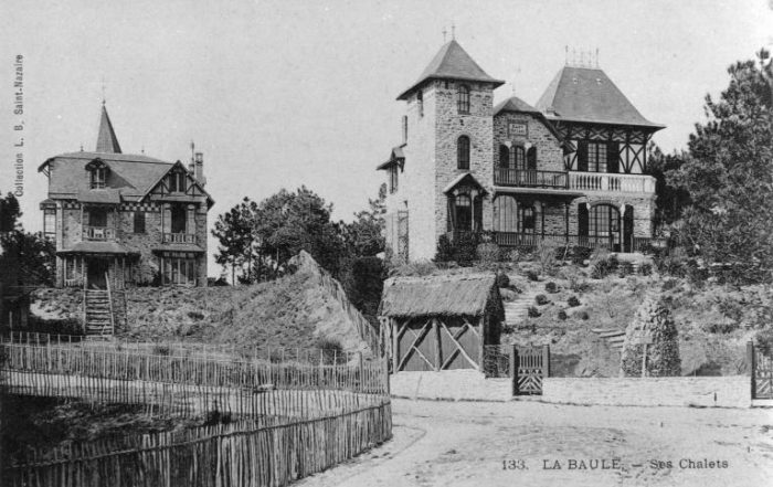 Façade ornée d’une maison Art Déco à Pornichet.