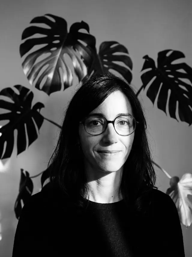 Portrait noir et blanc de Pauline, conductrice de travaux chez Meta Architecture
