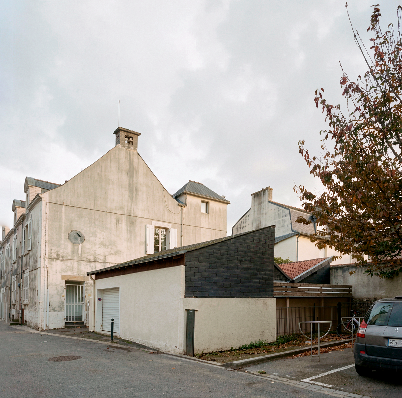 Ancien garage du centre-bourg du Pouliguen avant sa rénovation en maison